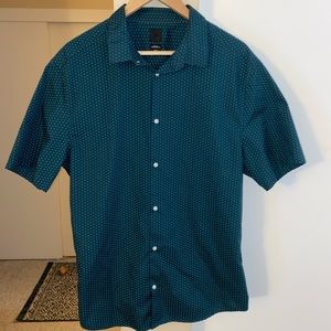 🍃 H&M Green Patterned Button Down Shirt